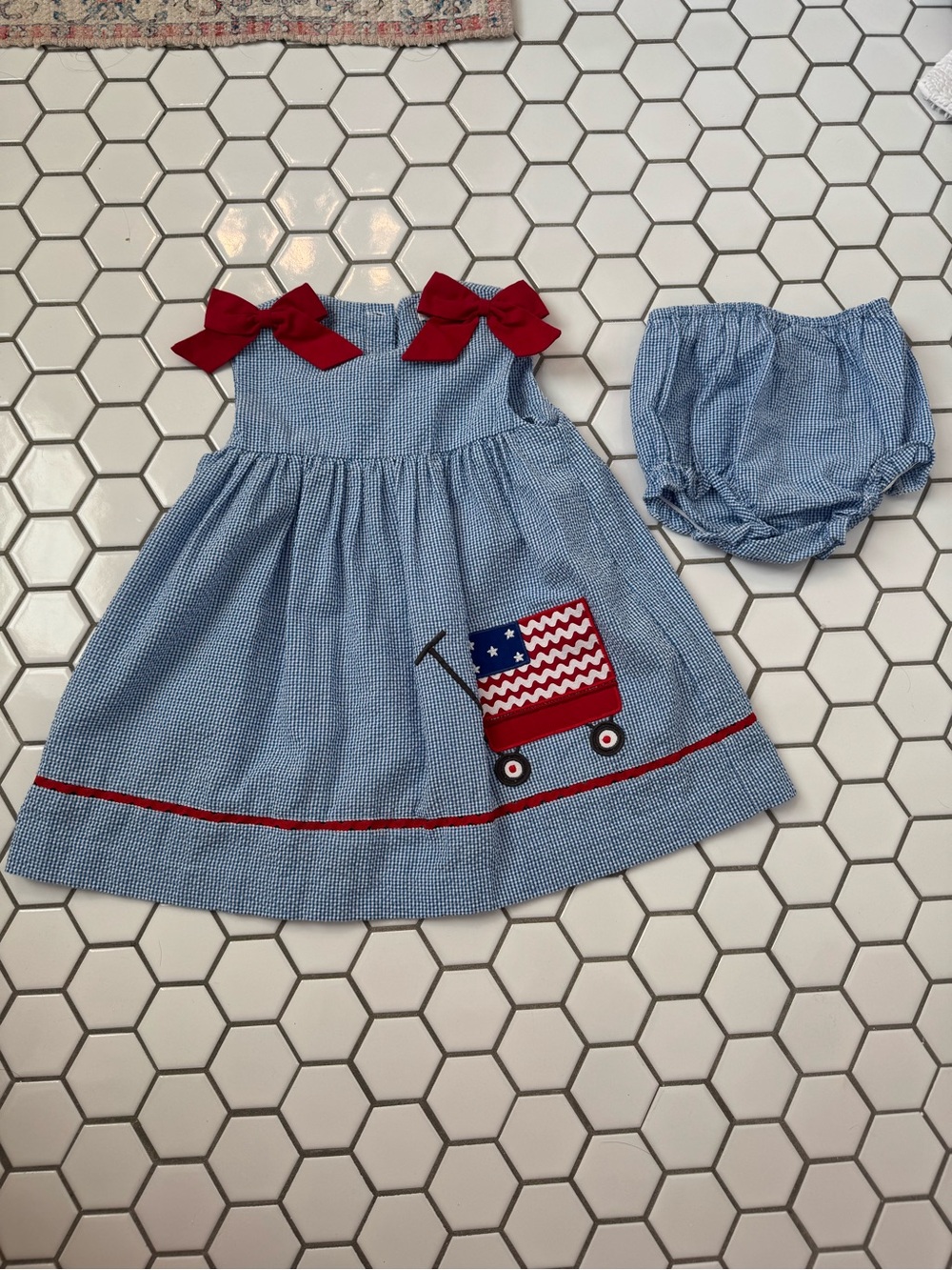 EUC Petit Ami July 4th Blue Seersucker Dress with Red Bows and Wagon Applique